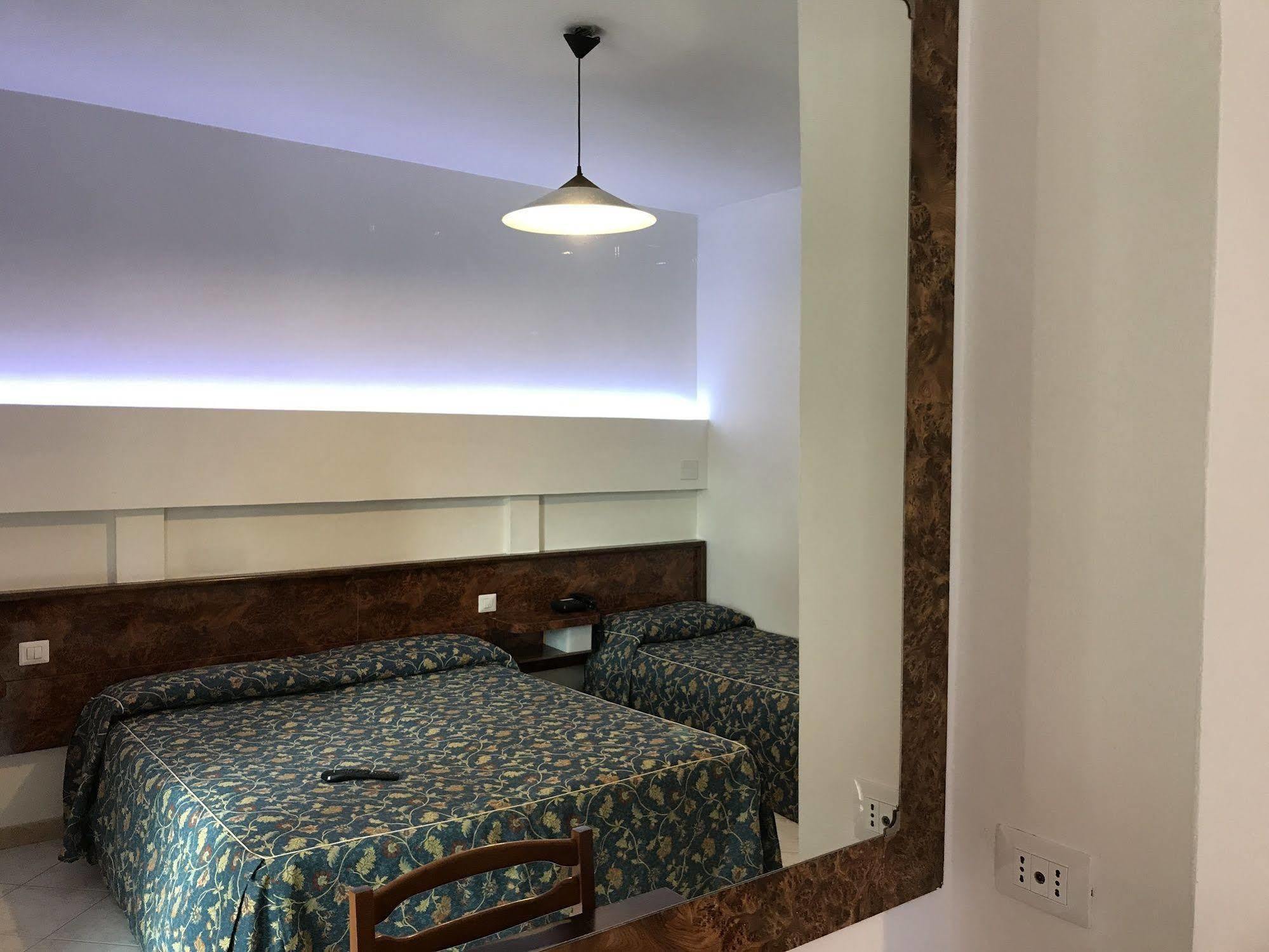 Hotel Tasso Камільятелло-Сілано Екстер'єр фото