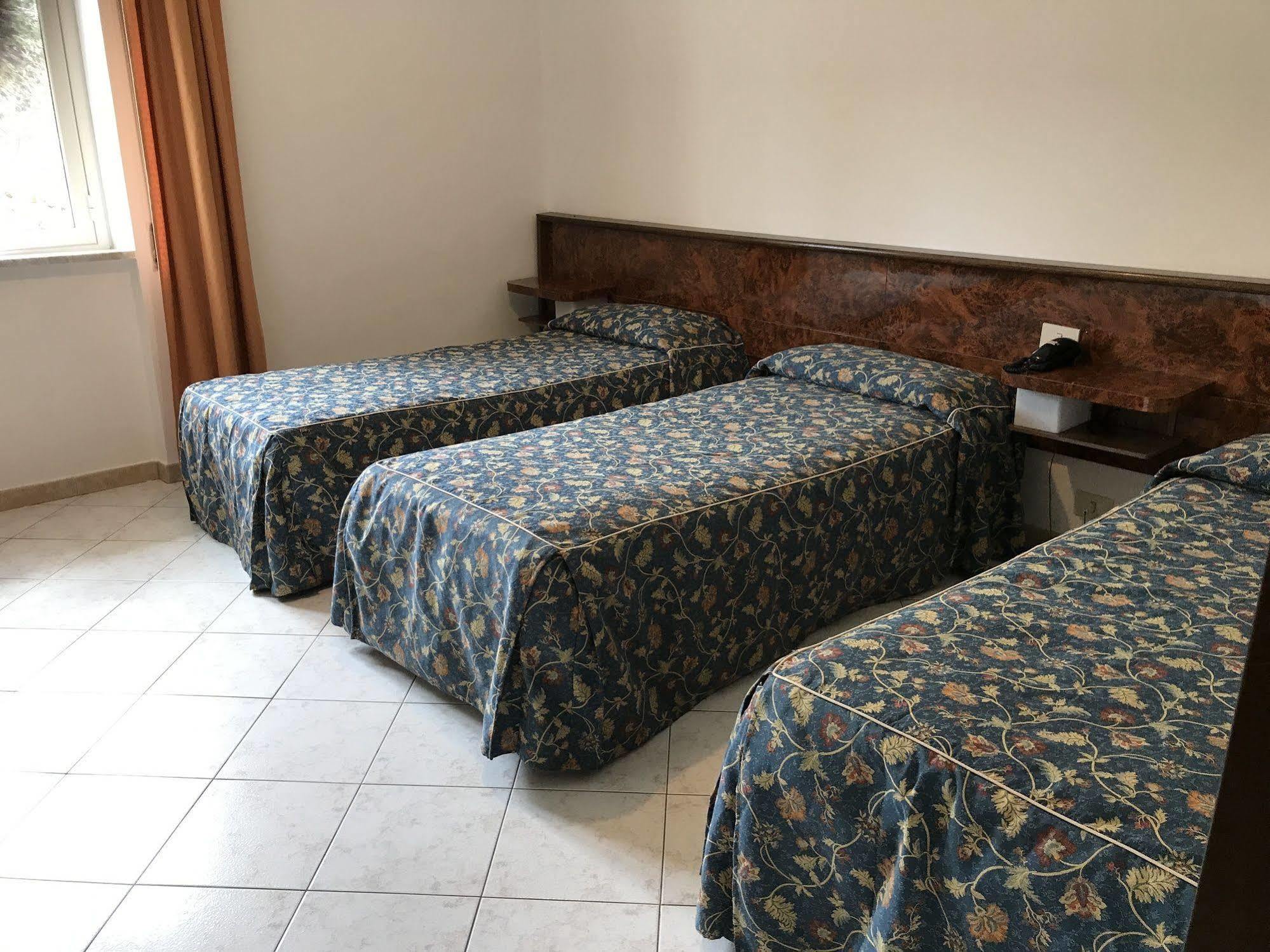 Hotel Tasso Камільятелло-Сілано Екстер'єр фото