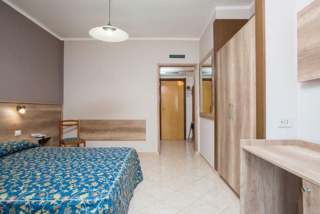 Hotel Tasso Камільятелло-Сілано Екстер'єр фото