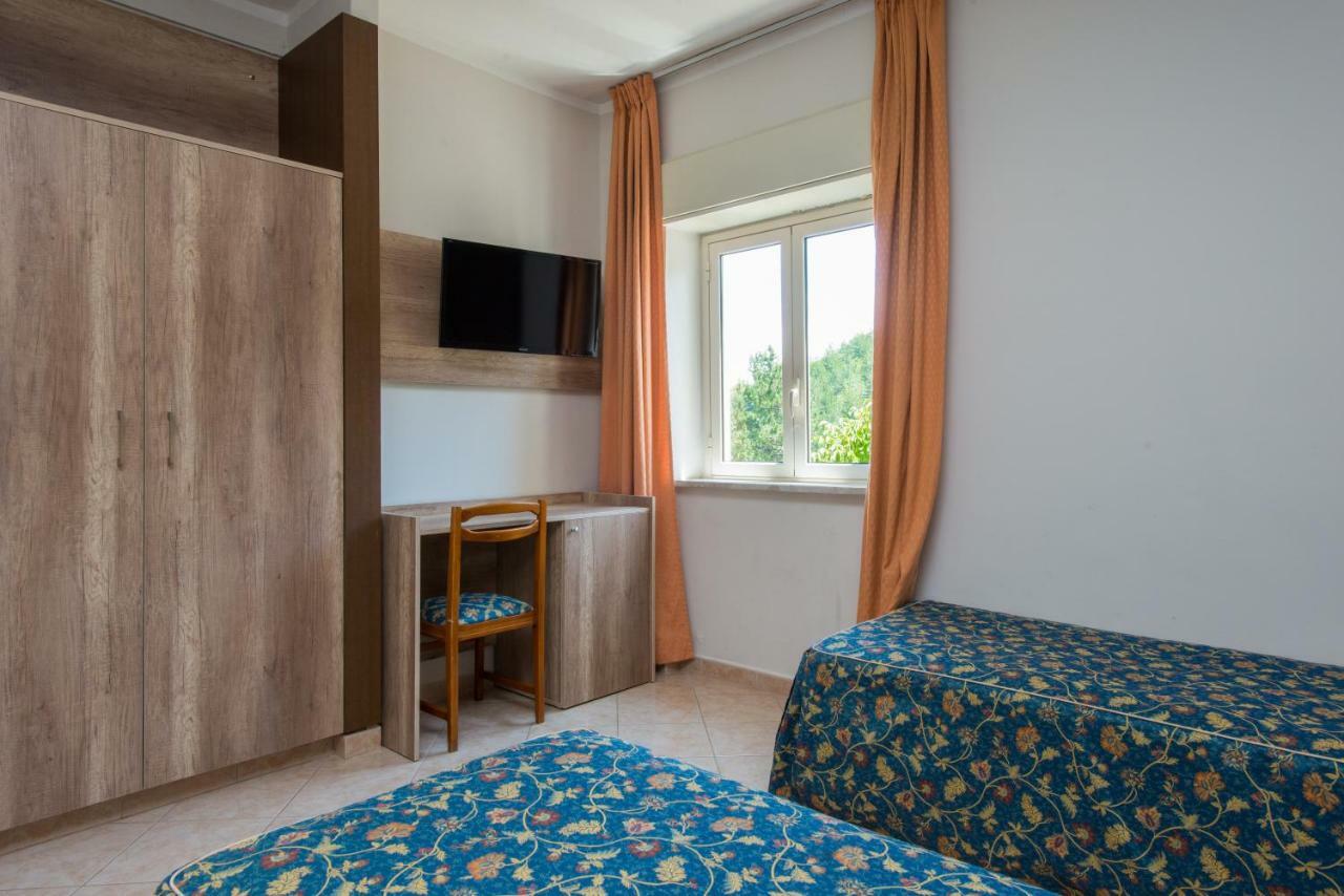 Hotel Tasso Камільятелло-Сілано Екстер'єр фото