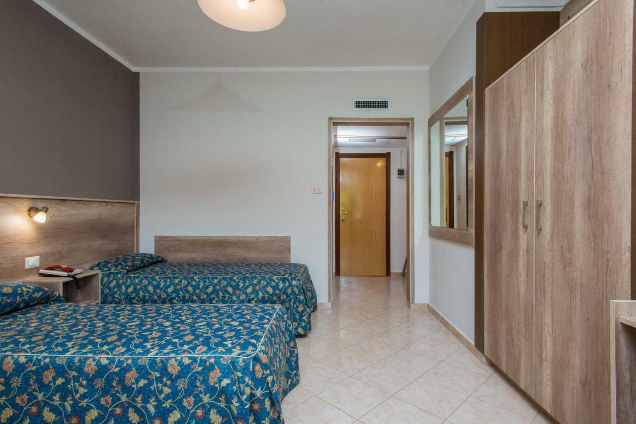 Hotel Tasso Камільятелло-Сілано Екстер'єр фото