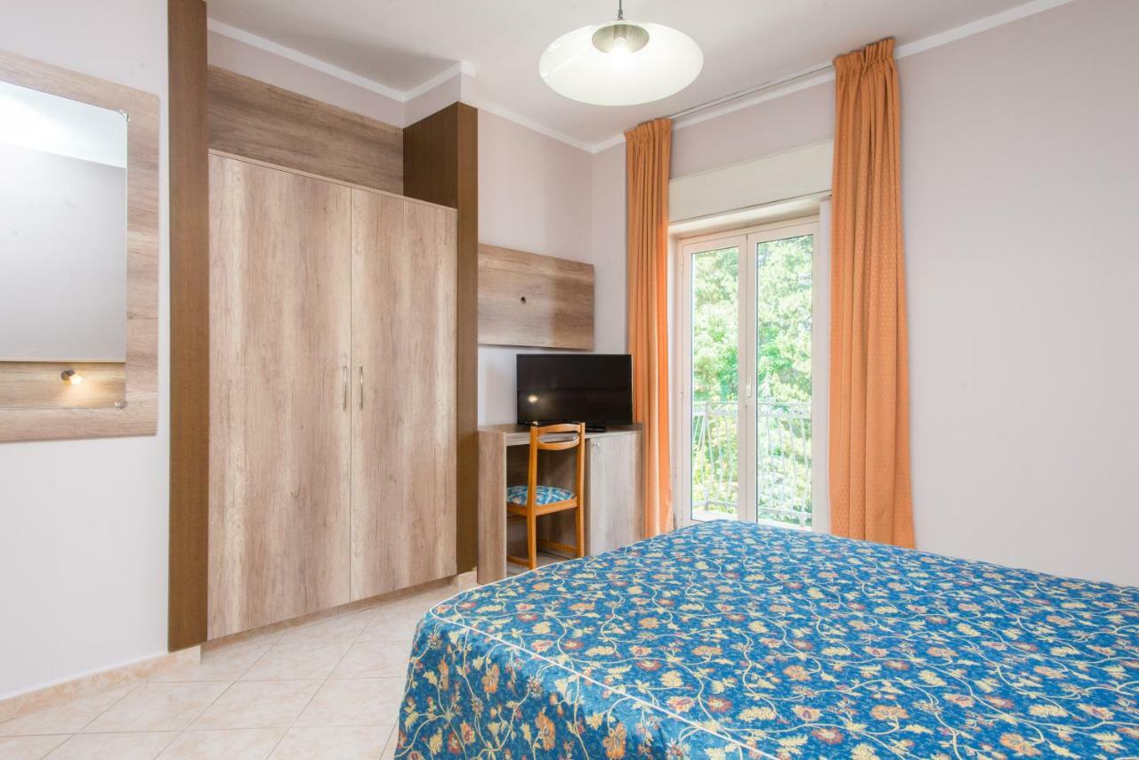 Hotel Tasso Камільятелло-Сілано Екстер'єр фото