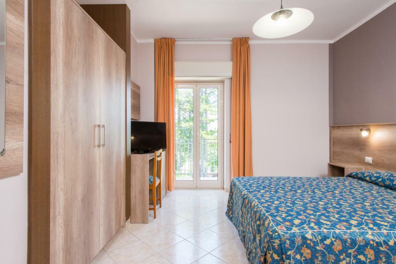 Hotel Tasso Камільятелло-Сілано Екстер'єр фото