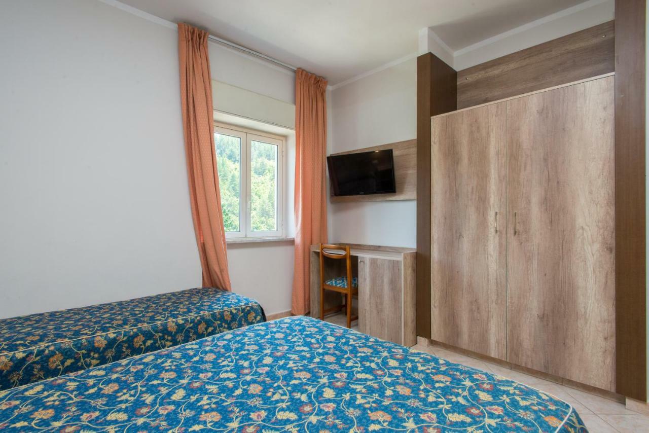 Hotel Tasso Камільятелло-Сілано Екстер'єр фото